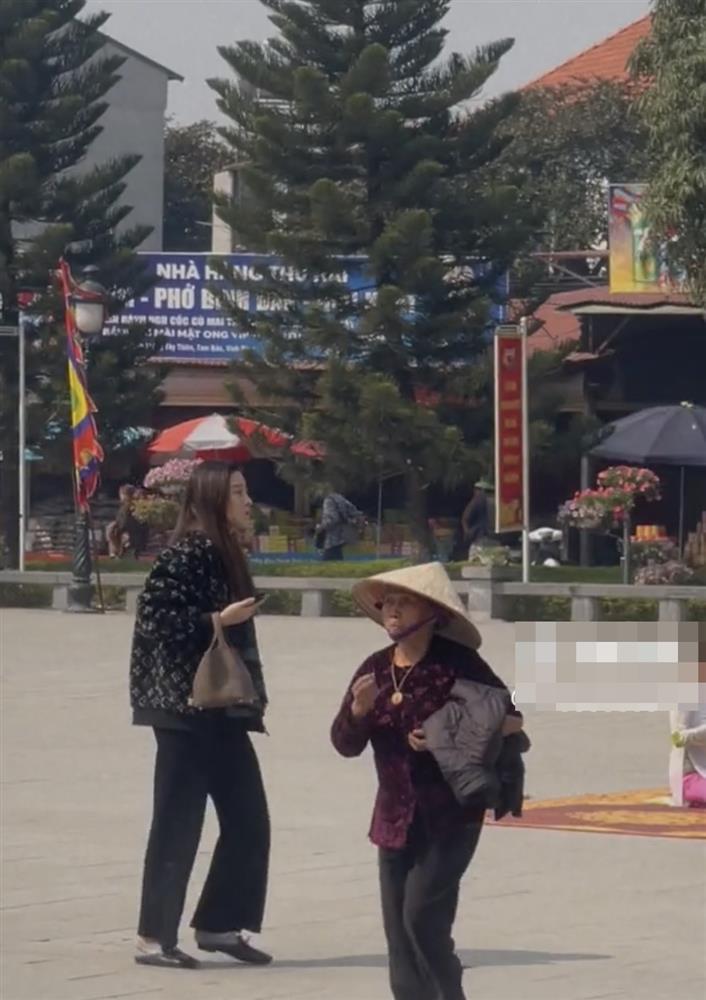 Đỗ Mỹ Linh hiếm hoi để lộ vòng 2 giữa tin đồn mang thai-9