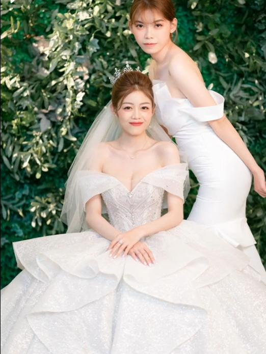 Ảnh cưới cực đẹp 2 cô gái trong đám cưới đang gây sốt MXH-6