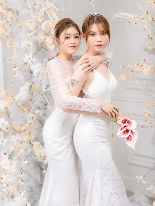 Ảnh cưới cực đẹp 2 cô gái trong đám cưới đang gây sốt MXH-8