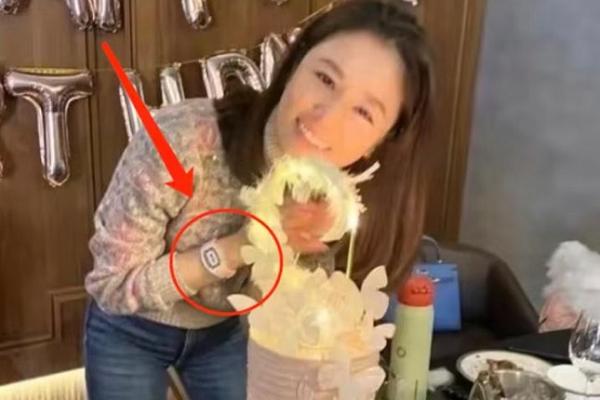 Lâm Tâm Như khoe vẻ ngoài tươi trẻ ở tuổi U50-3