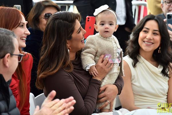 Chồng mới lên 7 tuổi khi xem Hoa hậu Thế giới Priyanka Chopra đăng quang-5