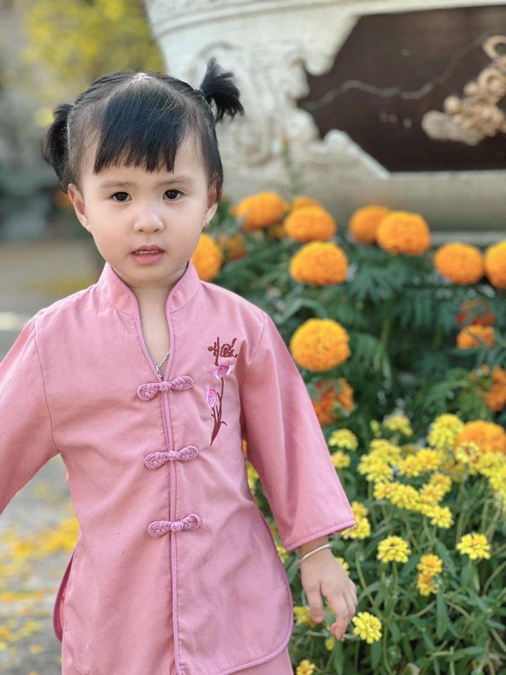 Con gái Jack hệt bố, chiếm spotlight khi đi biển cùng mẹ-5