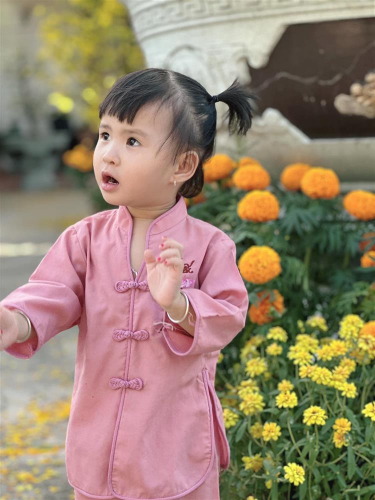 Con gái Jack hệt bố, chiếm spotlight khi đi biển cùng mẹ-7