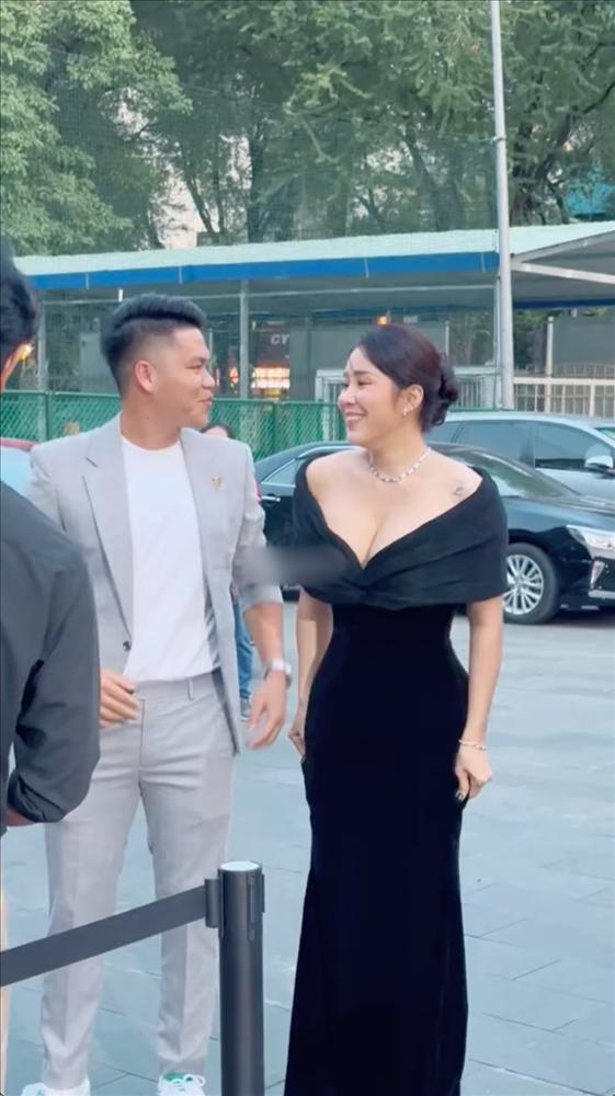 Lê Phương sexy hết cỡ, chồng trẻ liên tục đánh dấu chủ quyền-1