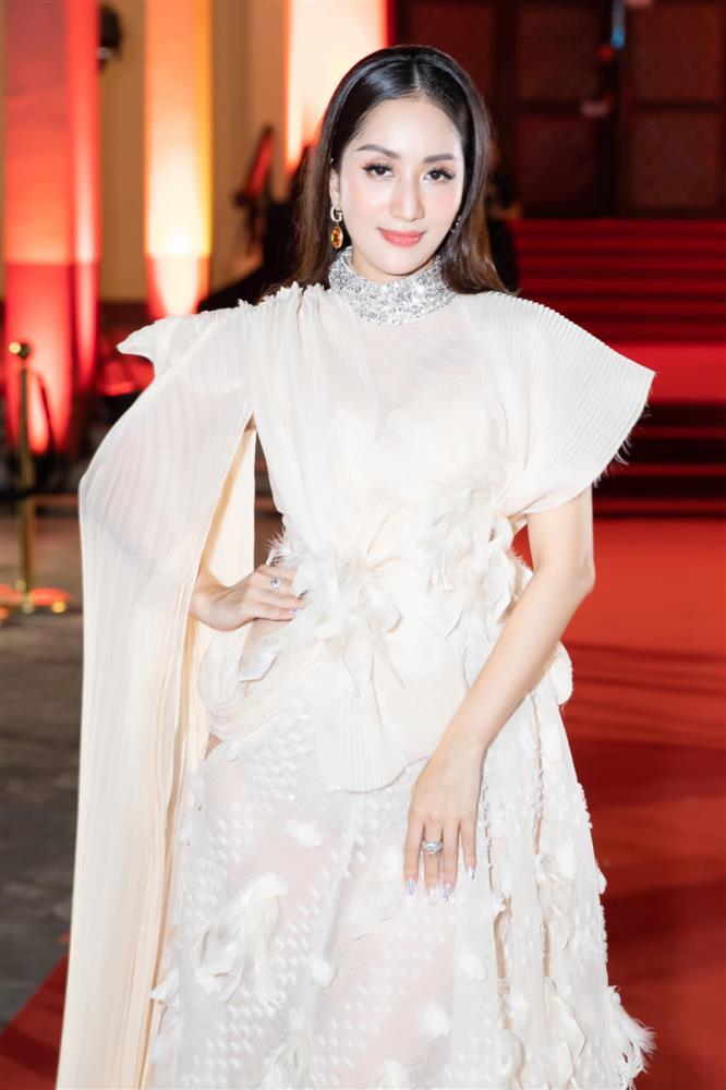 Khánh Thi lên tiếng tin đồn mang bầu lần 3-3