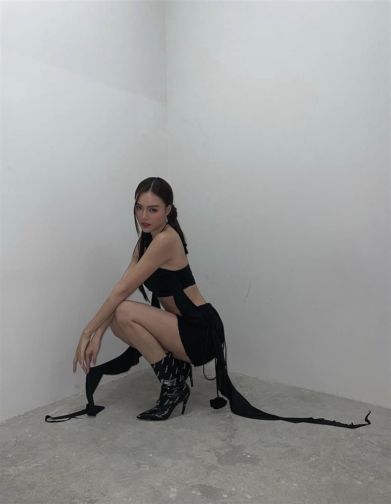 Ninh Dương Lan Ngọc khoe vòng 2 cực cháy sau ảnh Tết phờ phạc-5