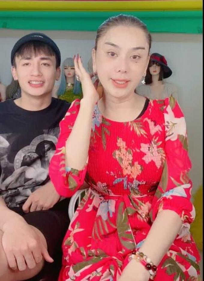 Lâm Khánh Chi tiếp tục trùng tu sau màn lộ mặt mộc kém sắc-4