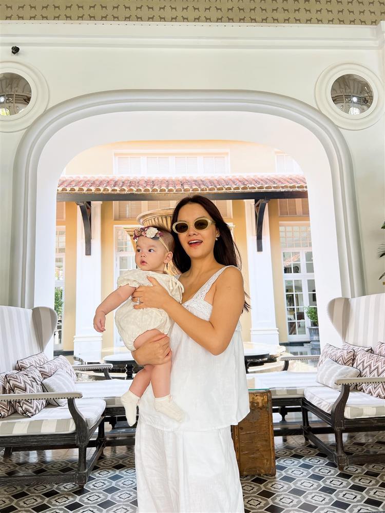 Phạm Quỳnh Anh nhờ bạn trai bí ẩn chụp hình, cái kết phát dỗi-3