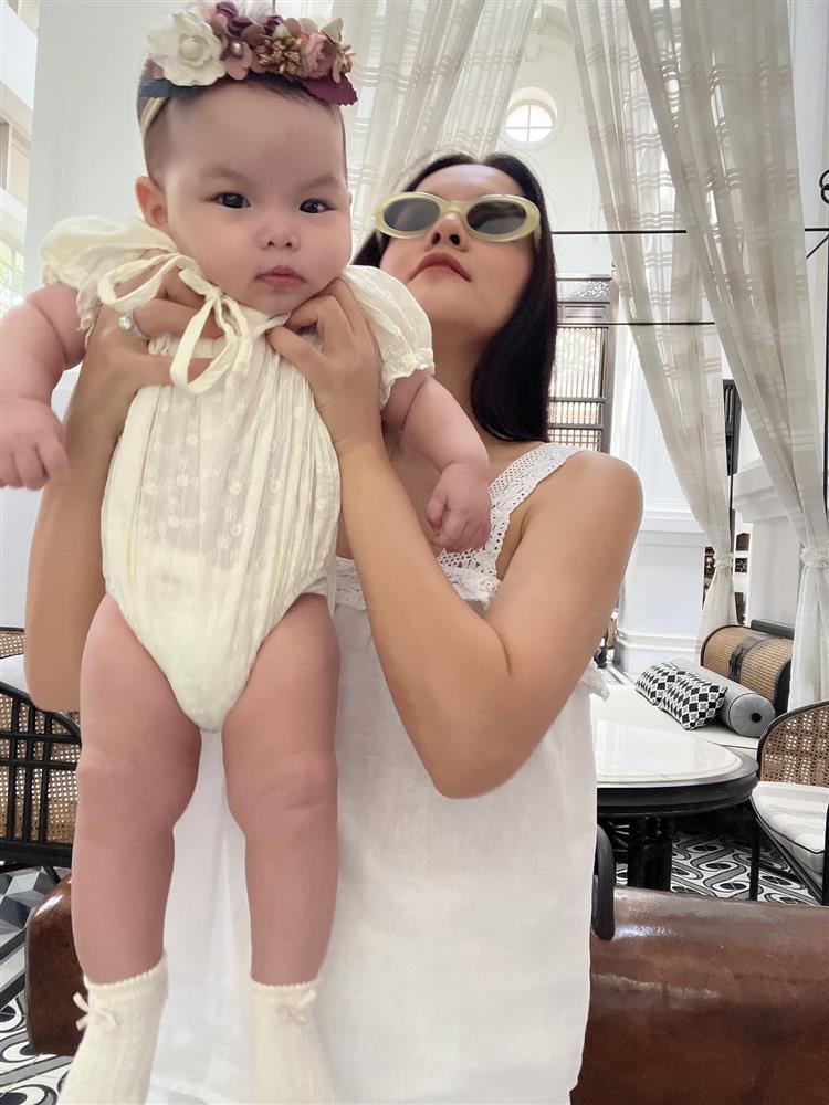 Phạm Quỳnh Anh nhờ bạn trai bí ẩn chụp hình, cái kết phát dỗi-6