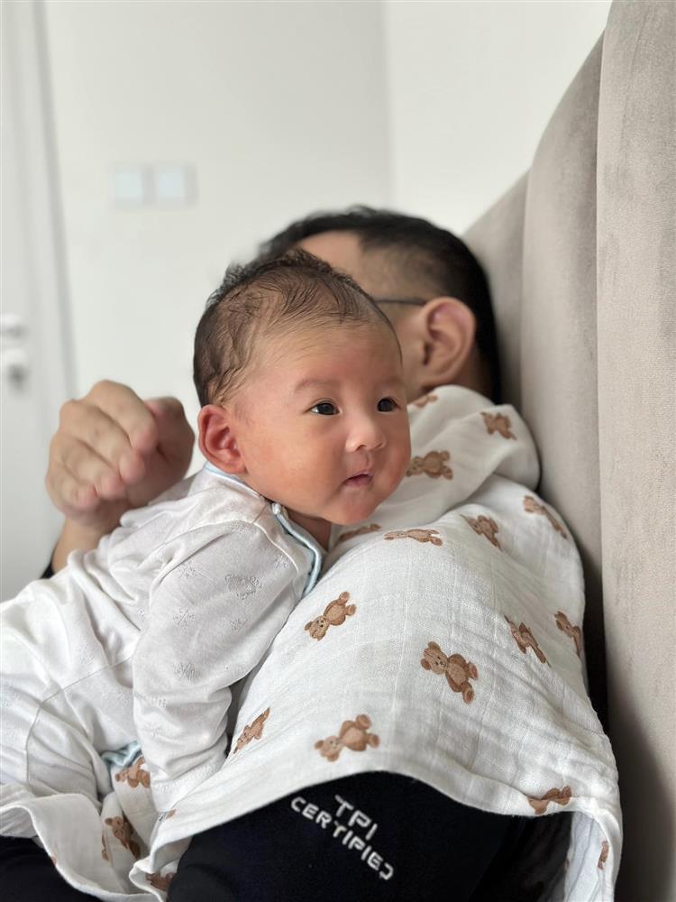 MC Thu Hoài khoe ảnh hiếm cảnh chồng giàu chăm con quá khéo-1