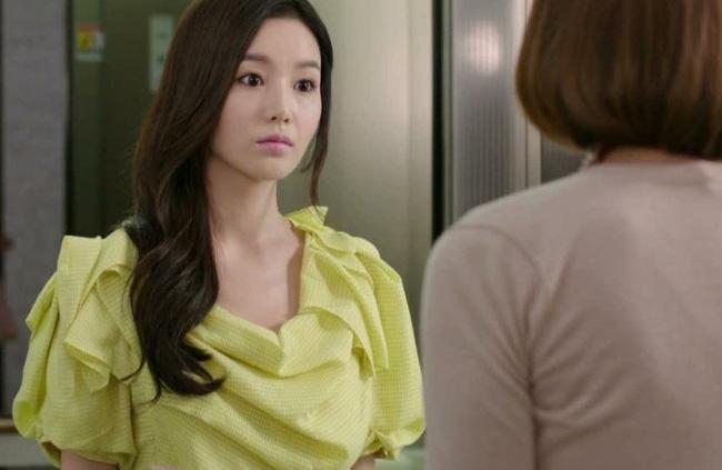 Giỗ mẹ, em chồng phong bì 200k thắp hương bị chị dâu mắng té tát-2