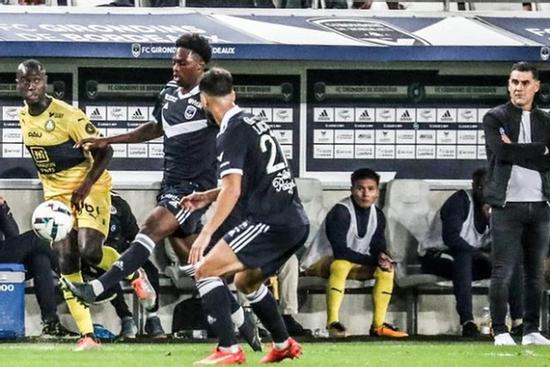 Quang Hải bị 'gạch tên' khỏi danh sách thi đấu ngày Pau FC thắng trận