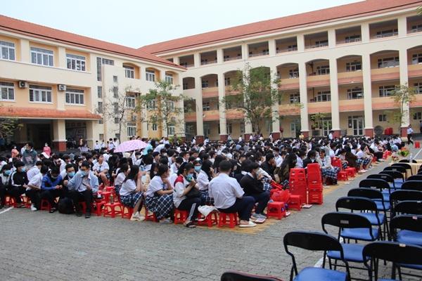 Diễn biến mới về sự việc nóng ở Trường THPT Lương Văn Can-1