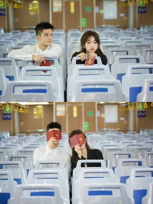 Cặp đôi bên nhau từ năm 18, nắm tay từ giảng đường đến lễ đường-4