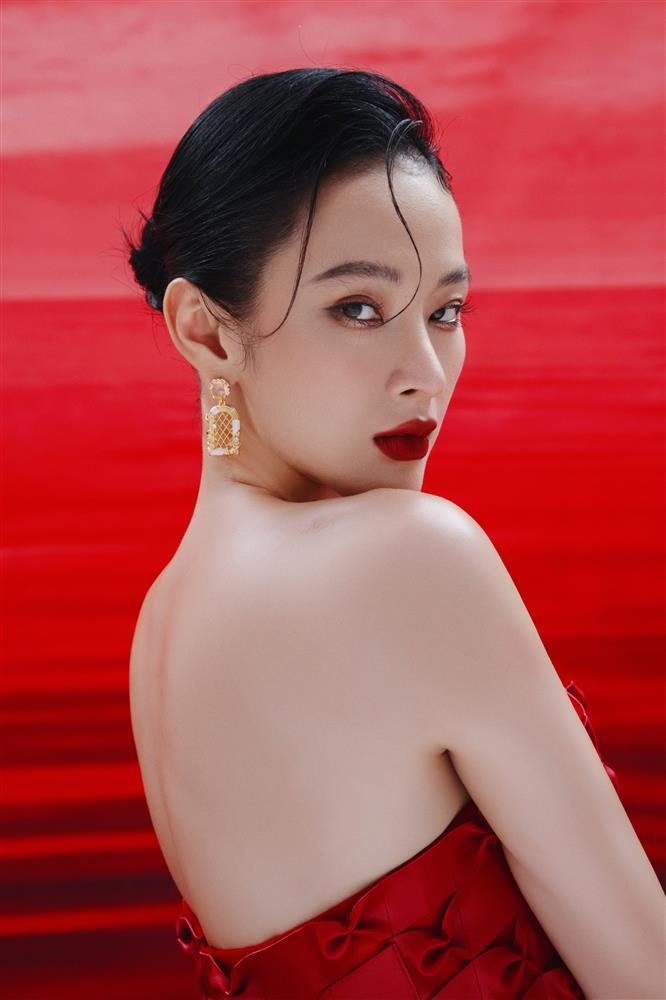 Angela Phương Trinh đụng hàng Nhã Phương và 6 người đẹp Vbiz-2