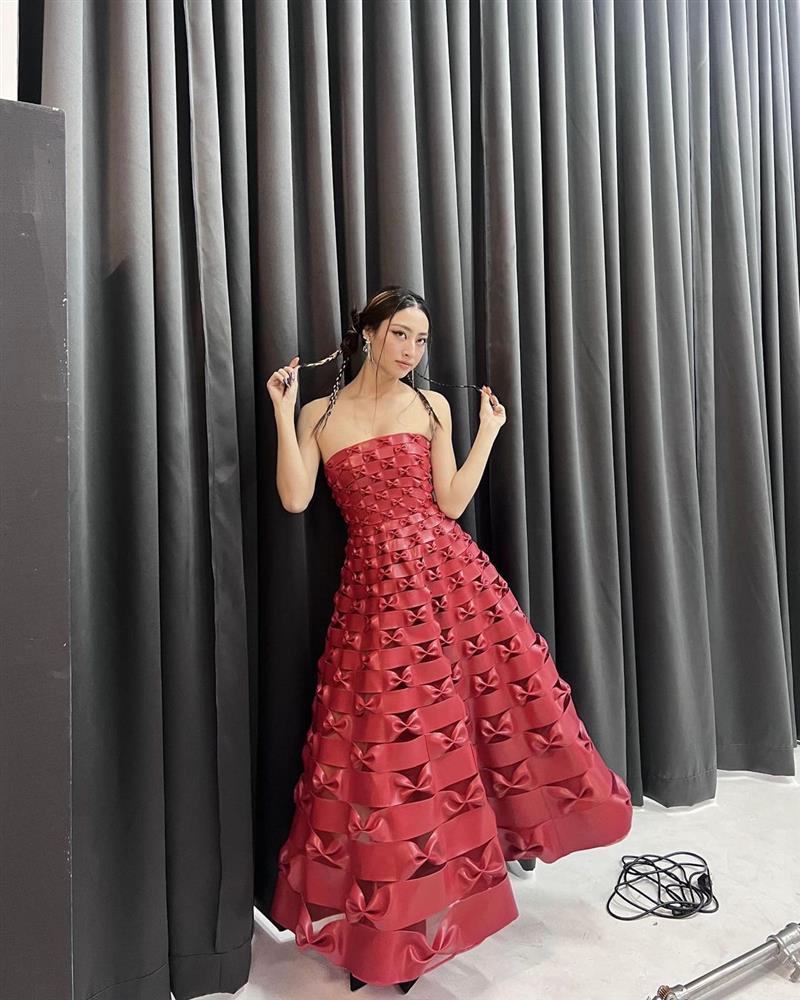 Angela Phương Trinh đụng hàng Nhã Phương và 6 người đẹp Vbiz-4