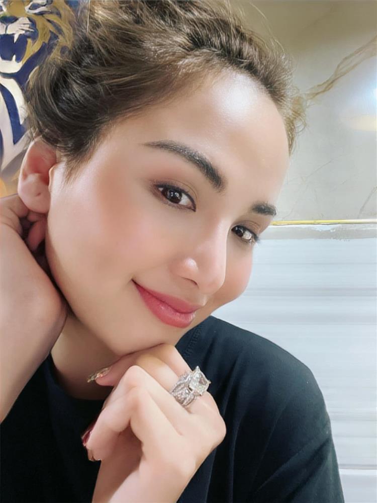 Hoa hậu Diễm Hương show tài sản khiến chị em hoa mắt-3