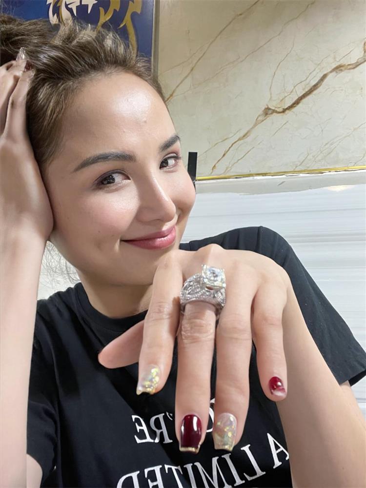 Hoa hậu Diễm Hương show tài sản khiến chị em hoa mắt-4