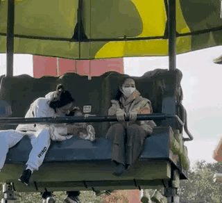 Con trai trùm xã hội đen Hong Kong hạnh phúc bên vợ sau sóng gió-1