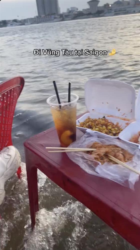 Đi ăn vặt bờ sông Sài Gòn, hú hồn tưởng đang ngồi giữa biển-1