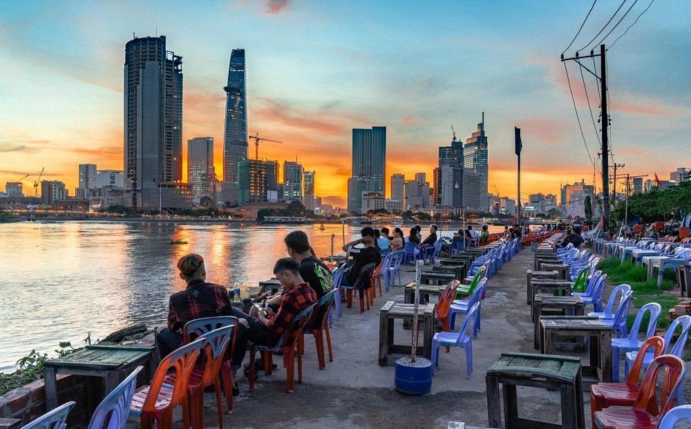 Đi ăn vặt bờ sông Sài Gòn, hú hồn tưởng đang ngồi giữa biển-5