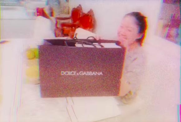 Hari Won hào phóng tặng đồ hiệu ngập nhà cho em gái Trấn Thành-10