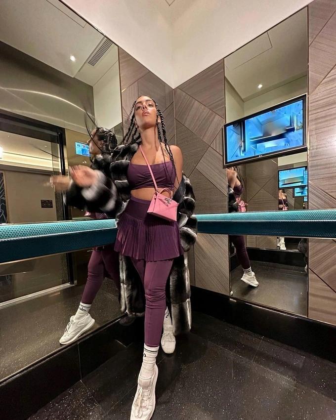 Phong cách thời trang nửa kín nửa hở của bạn gái Ronaldo-2