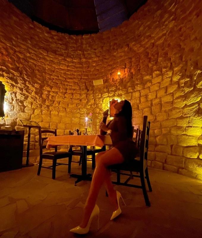 Phong cách thời trang nửa kín nửa hở của bạn gái Ronaldo-5