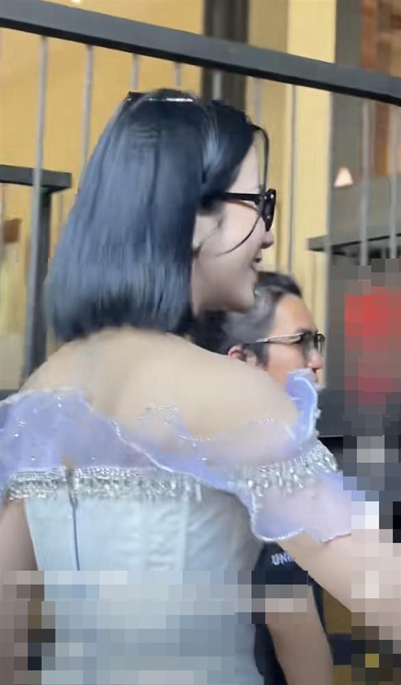 Diệp Lâm Anh dự sự kiện với vật thể lạ bỏ quên trên đầu-4