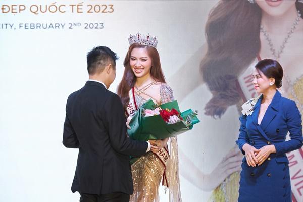Thanh Thanh Huyền sáng tạo lối catwalk mới ở Miss Charm 2023-1