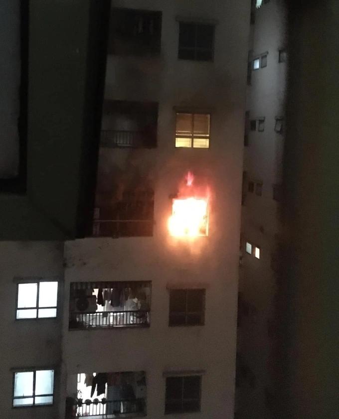 Hà Nội: Cháy lớn tại tầng 24 tòa chung cư HH Linh Đàm trong đêm-1
