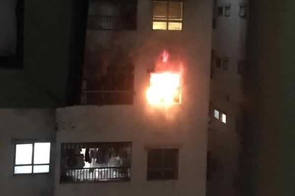 Cháy chung cư Linh Đàm, người dân khổ sở leo bộ 40 tầng-5