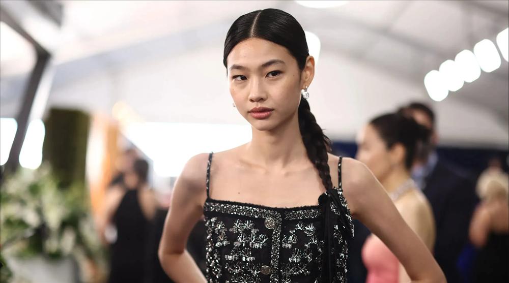 Sóng ngầm trong thời trang cao cấp: Model châu Á đầu tiên kết show Chanel-6