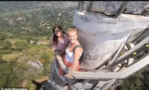 Ngọn tháp xoắn ốc kỳ quái, ai leo lên cũng phải tái mặt-1