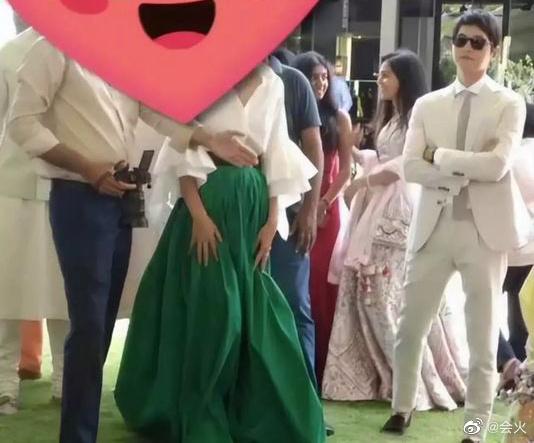 Ảnh bụng bầu hiếm hoi của bà xã Song Joong Ki-2