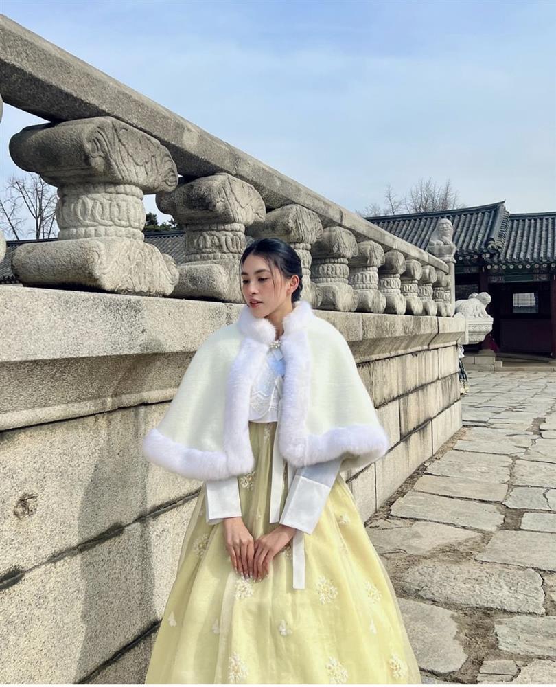 Tiểu Vy, Thùy Tiên, Hương Giang ai mặc Hanbok đẹp hơn?-1