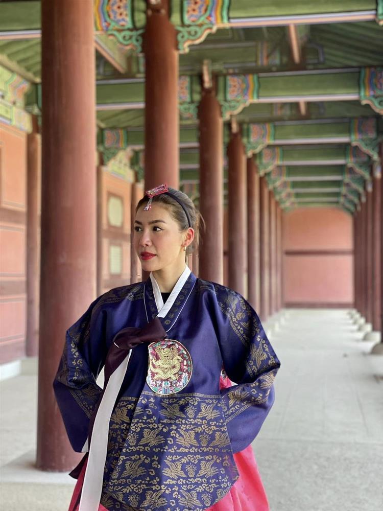 Tiểu Vy, Thùy Tiên, Hương Giang ai mặc Hanbok đẹp hơn?-12