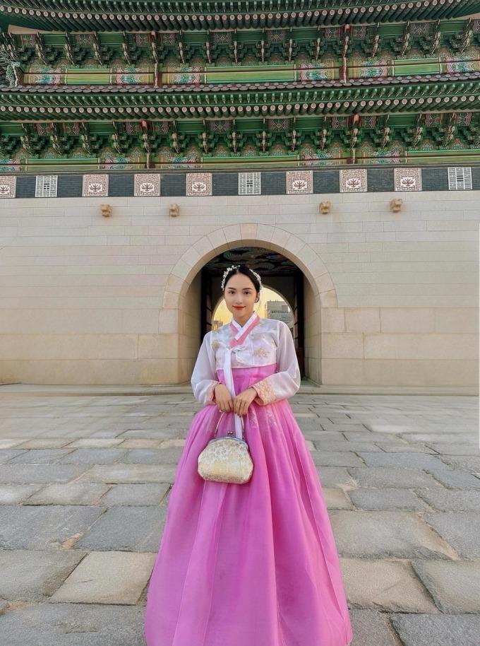 Tiểu Vy, Thùy Tiên, Hương Giang ai mặc Hanbok đẹp hơn?-10