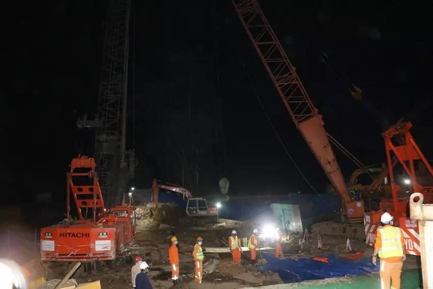 Diễn biến mới vụ bé trai lọt trụ bê tông ở Đồng Tháp-1