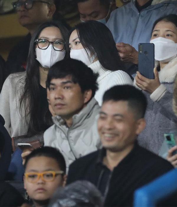 Giật mình nhan sắc bồ Văn Hậu qua ảnh chụp lén cam thường-3