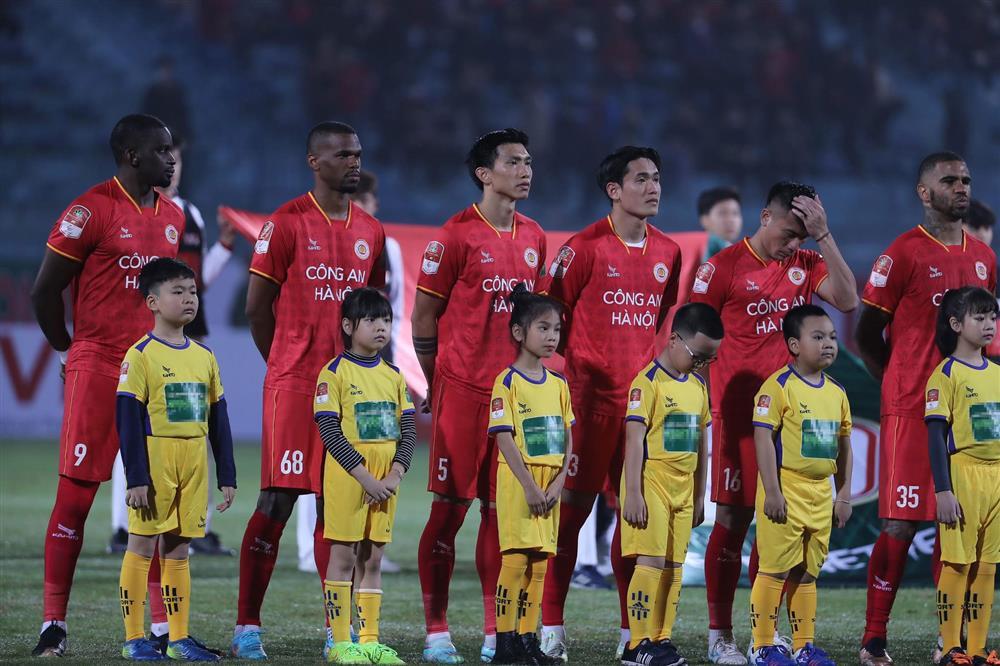 Giật mình nhan sắc bồ Văn Hậu qua ảnh chụp lén cam thường-1