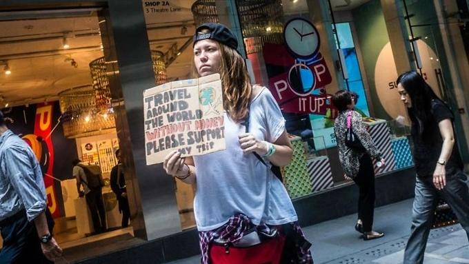 Khách Tây đổ sang châu Á ăn xin, lấy tiền du lịch khắp thế giới-1