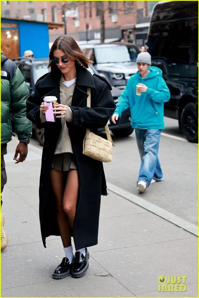 Hailey Baldwin diện mốt giấu quần bên ông xã Justin Bieber-4