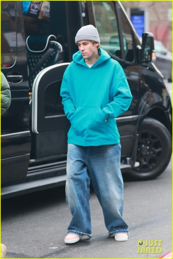 Hailey Baldwin diện mốt giấu quần bên ông xã Justin Bieber-6