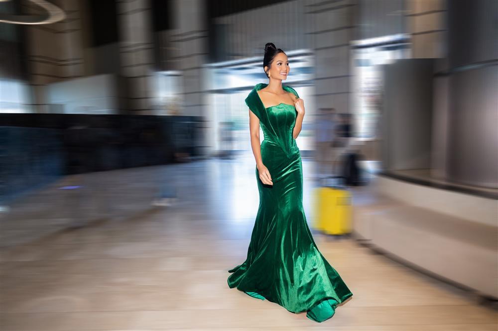 HHen Niê gây sốt khi mặc lại đầm của Ba Trà Minh Hằng-4