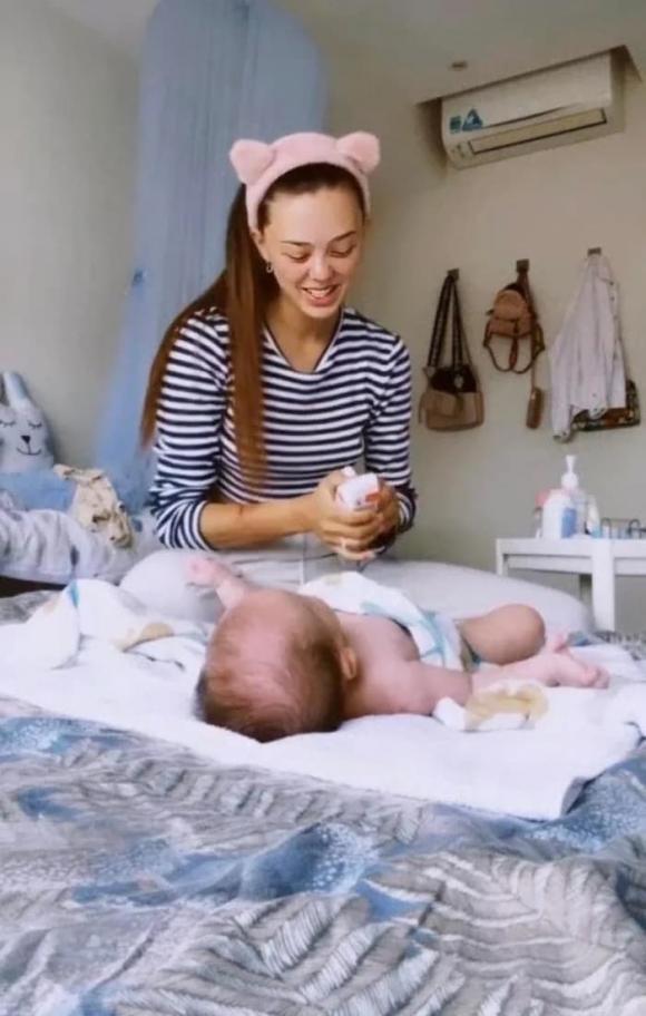 Chăm con, vợ Tây của Bùi Tiến Dũng tự bóc nhan sắc thật-2