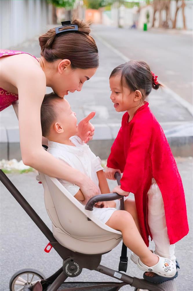 Lisa cực xinh khi bị quay lén, tưởng Hồ Ngọc Hà thứ hai-5