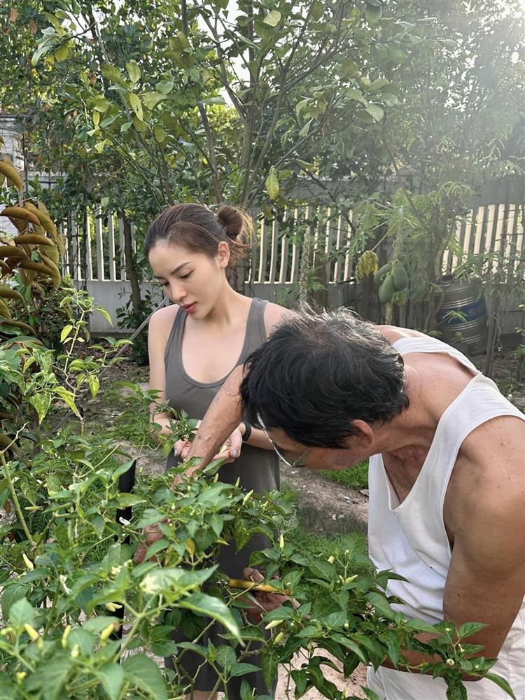 Kỳ Duyên về quê Minh Triệu, xuất hiện cùng bố siêu mẫu-5