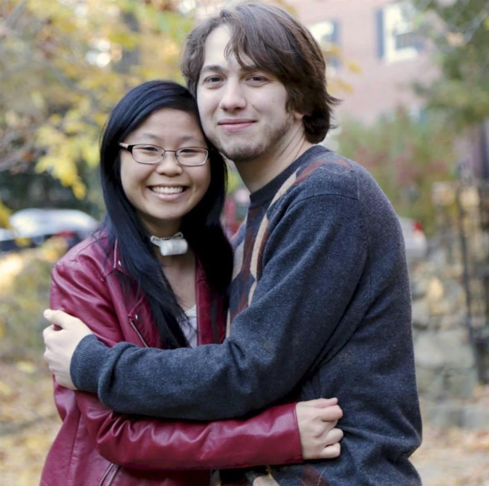 Chuyện tình 9 năm từ yêu xa đến vượt qua cám dỗ của đôi trẻ-1