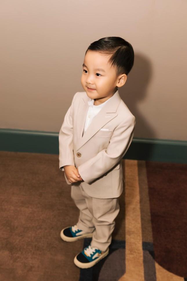 Phối đồ con khéo như Hòa Minzy, có gu chỉ với vài món đơn giản-1